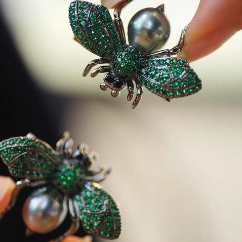 Black Pearl Bee Brooch