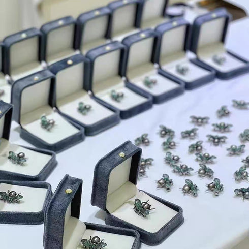 Black Pearl Bee Brooch