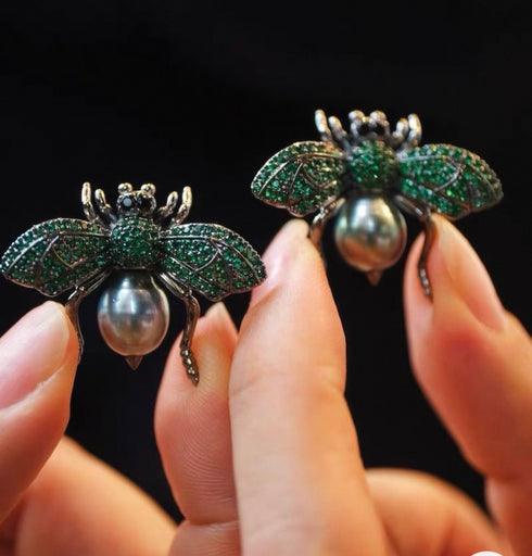 Black Pearl Bee Brooch