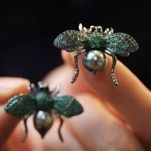 Black Pearl Bee Brooch