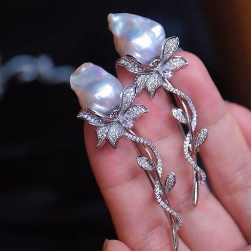 Flower Baroque Pearl Brooch