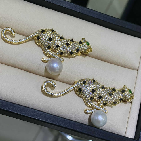 Cheetah Freshwater Pearl Brooch