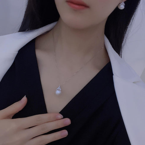 Ice Queen Zirconia Pearl Pendant Necklace - Silver / Gold