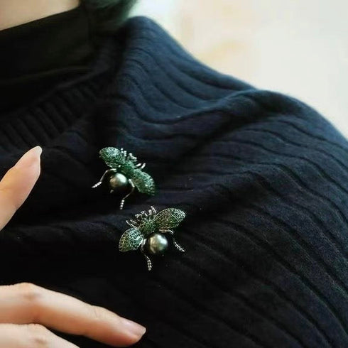 Black Pearl Bee Brooch