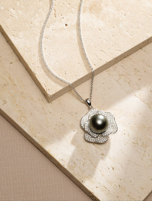 Blooming Noir Pendant