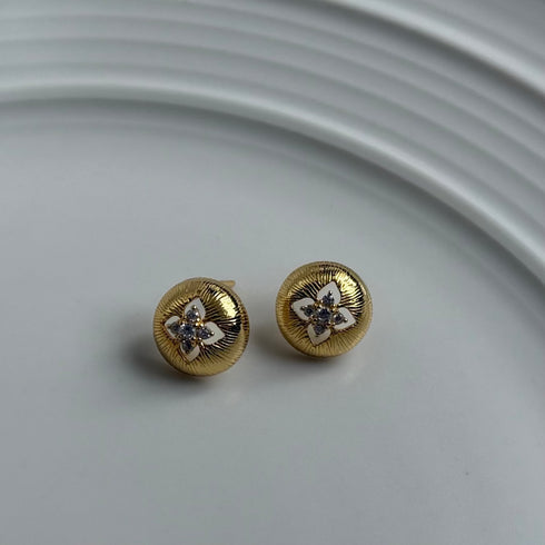 Elegant Gold Rhombus Floral Stud Earrings – Gold Vermeil