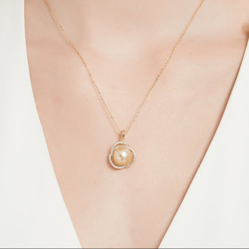 Rose Elegnace Golden South Sea Pearl Pendant Necklace