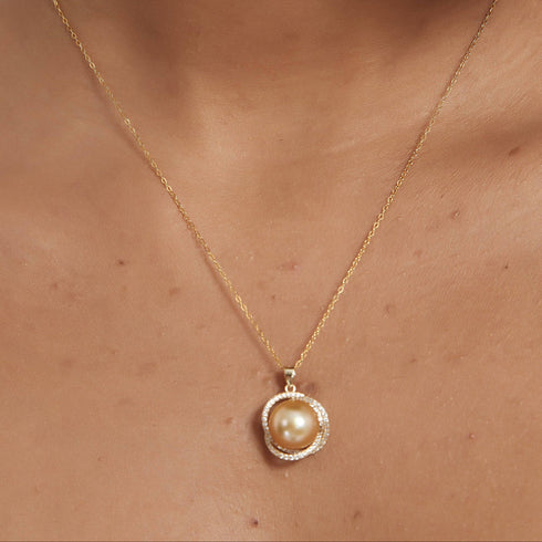 Rose Elegnace Golden South Sea Pearl Pendant Necklace